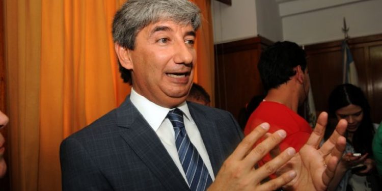 Hot sale, ofertas y viajes de meditación: la defensa de la esposa de Walter Bento