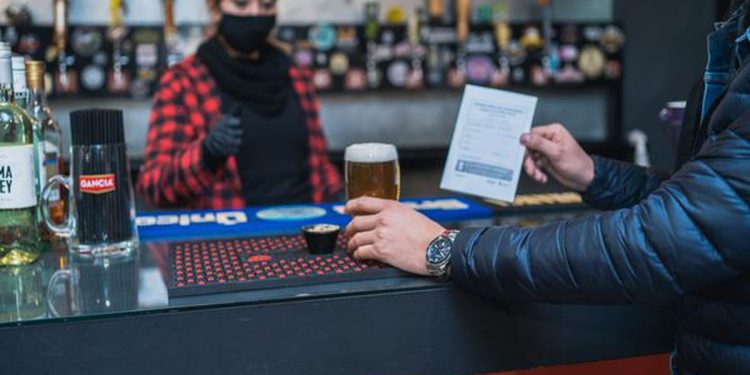 Hoteles y restaurantes, parte de los lugares que ofrecerán beneficios a los vacunados