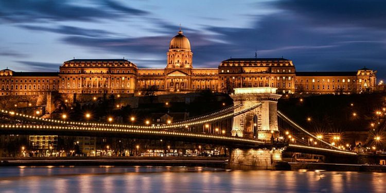 Hungra abre sus fronteras a los turistas europeos