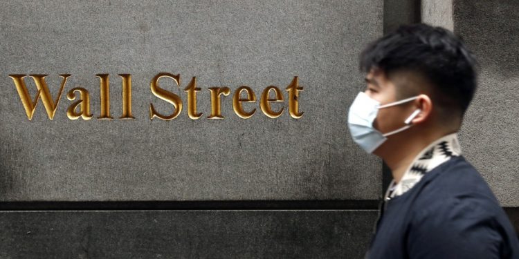 Índices de Wall Street caen más de 1% por temor a variante Delta de Covid-19
