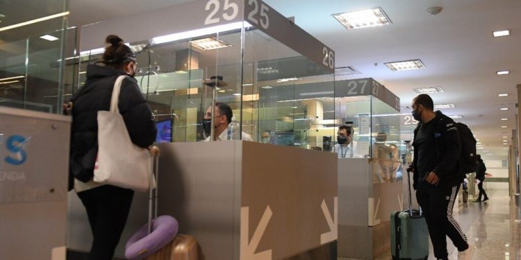 Instan a destrabar la situación de los varados en el exterior