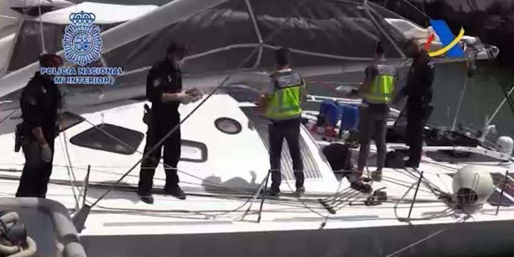 Intervenida una tonelada de cocaína oculta en un moderno velero abordado en medio del Atlántico