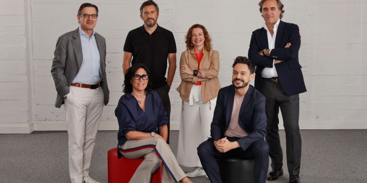 LLYC compra la agencia de publicidad CHINA