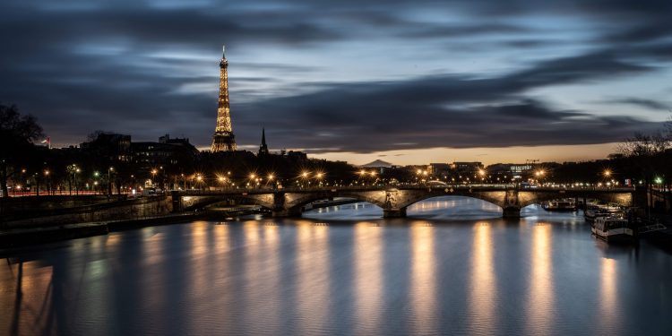 La emblemática Torre Eiffel abre nuevamente al público con estrictas condiciones sanitarias – undefined