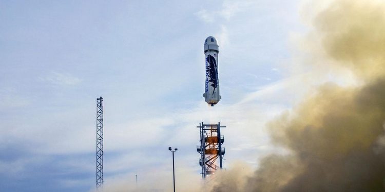 La multimillonaria oferta de Jeff Bezos a la NASA para viajes a la Luna
