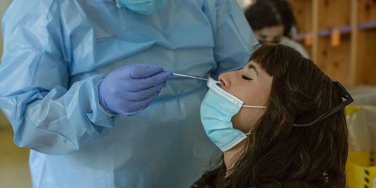 Las agencias de viaje consiguen que la validez de los test Covid-19 se ample a 72 horas