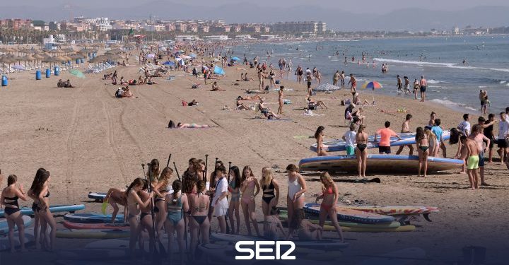 Las agencias de viaje recomiendan hacerse pruebas covid a los jóvenes que se vayan de vacaciones | Radio Valencia