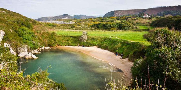Playa de Gulpiyuri