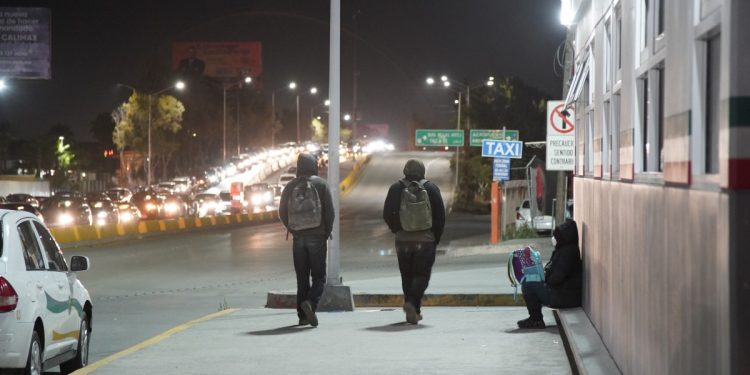 Los adultos mexicanos cruzan la frontera una y otra vez para intentar llegar a Estados Unidos