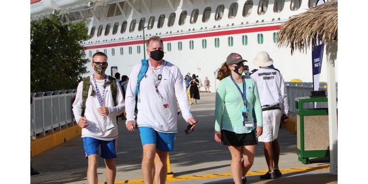 Los cruceristas regresan a Roatán
