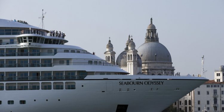 Los cruceros grandes ya no podrán navegar dentro de Venecia