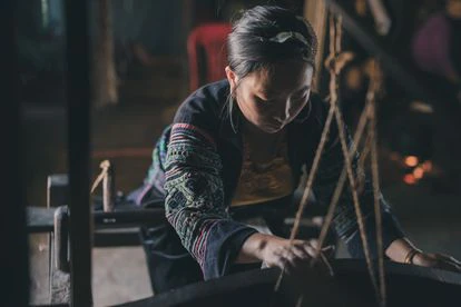 Los viajes que cambiaron a Thao Phuong: de niña balsera vietnamita a diseñadora de moda y defensora de artesanas | Qué mueve a... | Planeta Futuro