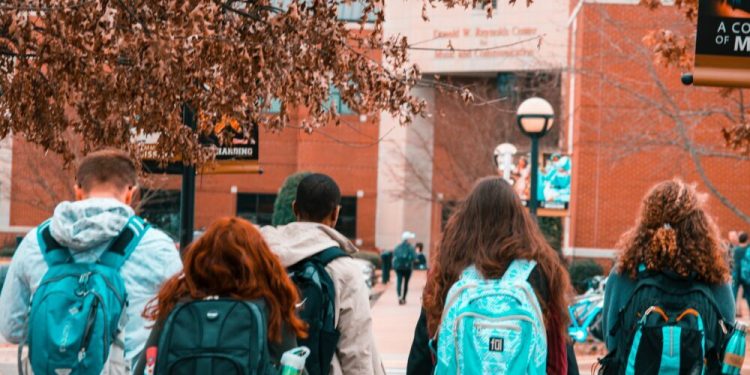 Maestros y estudiantes recibirán descuento si viajan este verano 2021 :