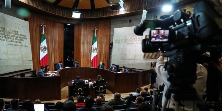 Magistrados cargan a tarjeta del TEPJF cuentas de cantinas y comidas