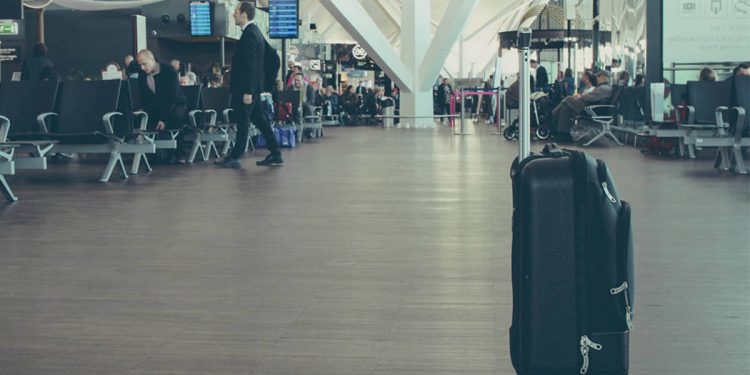 Foto: Maletas de cabina para llevarlo todo en tu viaje y no pagar de más en vuelos low cost (Michal Parzuchowski para Unsplash)