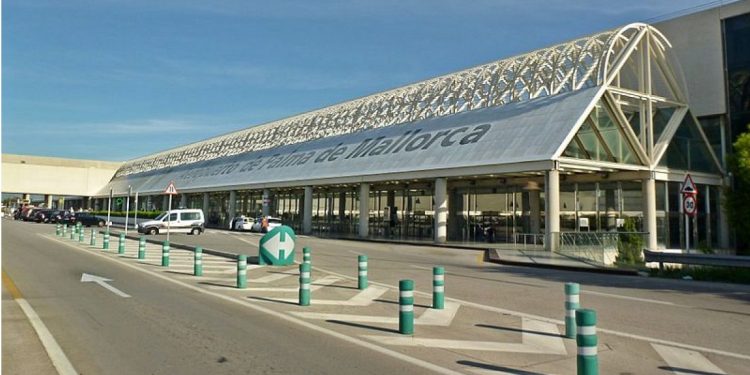 Más de 2,3M pasajeros internacionales viajaron a España en junio