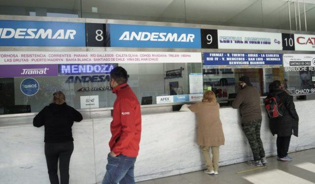 Pese a que desde Salud piden restringir los viajes, crece la venta de pasajes en la Terminal
