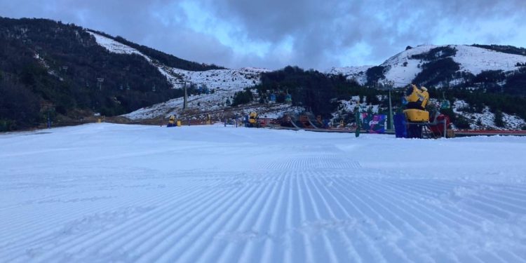Por falta de nieve el cerro Catedral acorta horarios de esquí