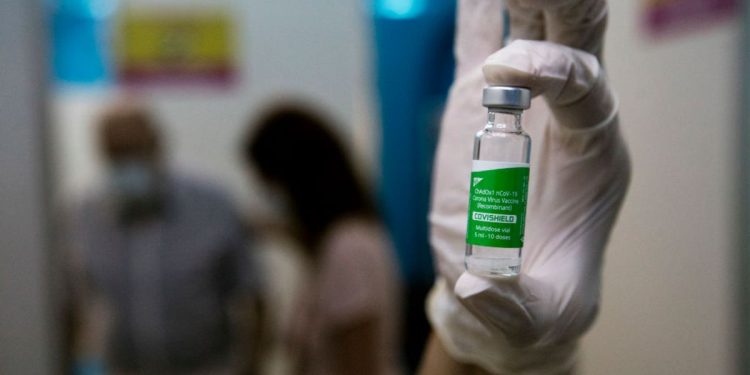 RU pide permitir viajes a vacunados con AstraZeneca hecha en India