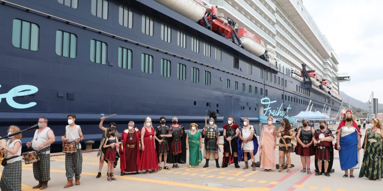 Reactivado el turismo de cruceros en Cartagena con la llegada del Mein Schiff 2