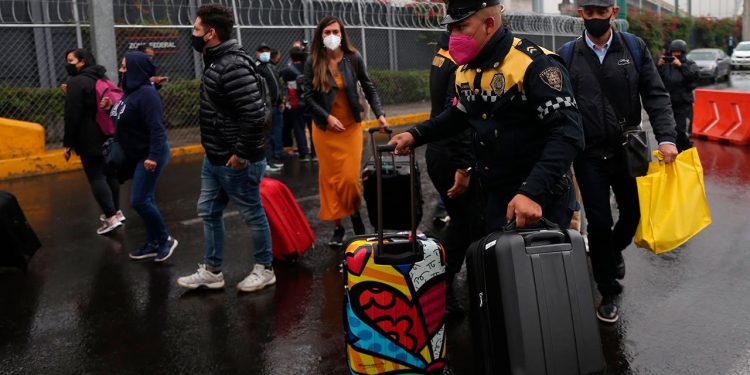 Reconocer todas las vacunas reactivará los viajes internacionales