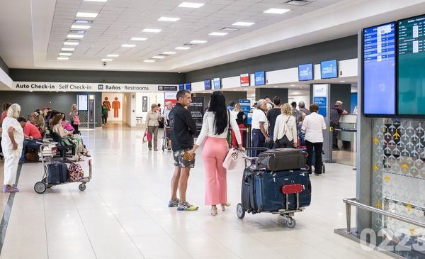 Reducción de vuelos al exterior: para las agencias de viaje, es un "nuevo golpe" al sector