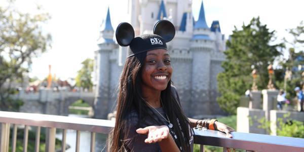 Regalarán viajes todo pagado a parque de Disney para estudiantes de EEUU
