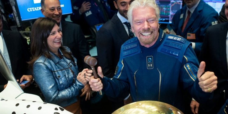 Richard Branson adelanta a Jeff Bezos en la carrera de viajes al espacio | Anunció que viajará este 11 de julio