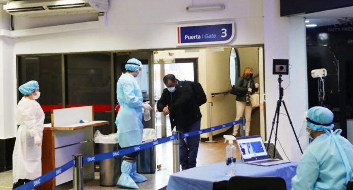 Salud plantea cuarentena domiciliaria para viajeros ante variante Delta del covid