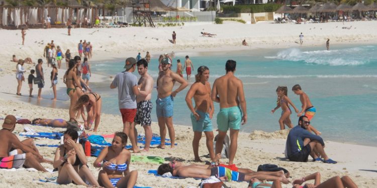 Sargazo en segundo término para turistas, salud y seguridad es prioridad, ACOTUR
