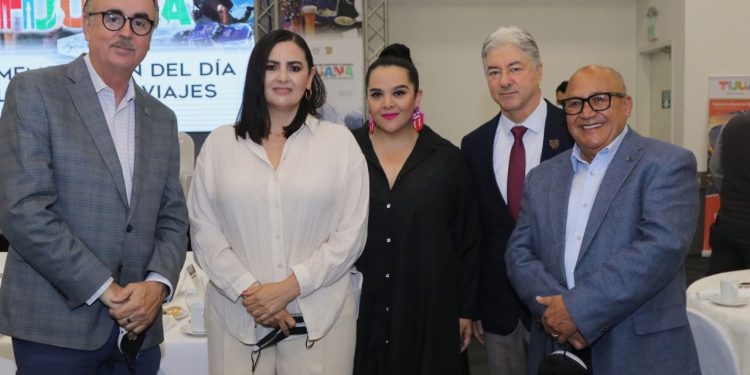 Se reúne Karla Ruiz con agentes de viajes - El Mexicano