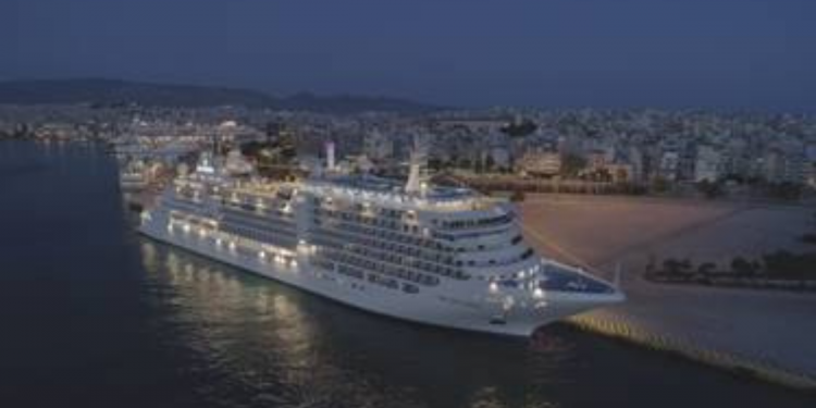 Silversea inaugura el barco Silver Moon en Atenas