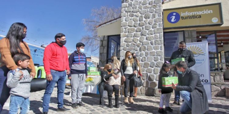Tafí del Valle: recibieron con obsequios a los primeros turistas de la temporada