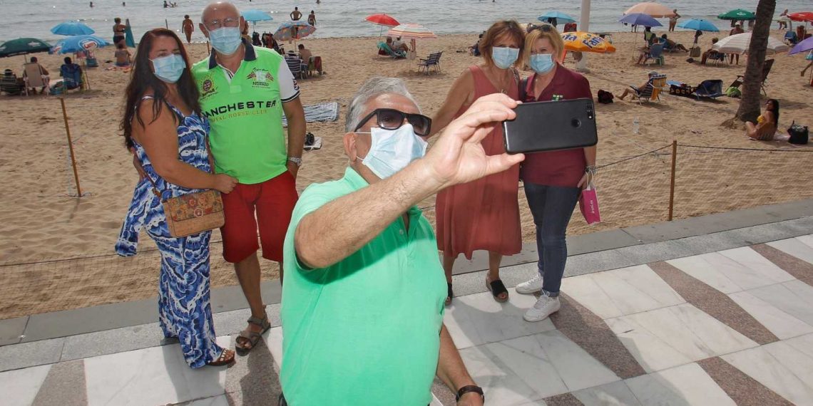 Tercera ola COVID no frena viajes a las playas, sin cancelaciones
