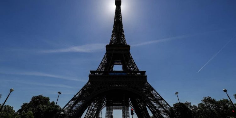 Negocios hoy:  Torre Eiffel