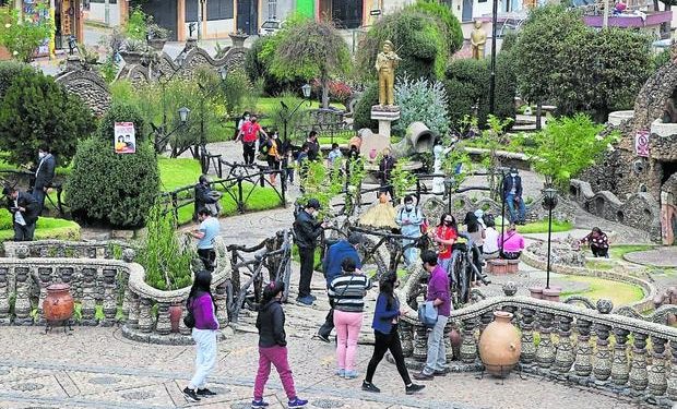 Turistas extranjeras disfrutan papa a la huancaína y ceviche en Huancayo | EDICION