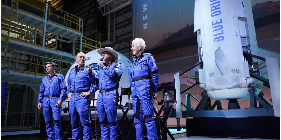 "Ustedes pagaron por todo esto", Jeff Bezos desata cr&iacute;ticas tras su viaje al espacio