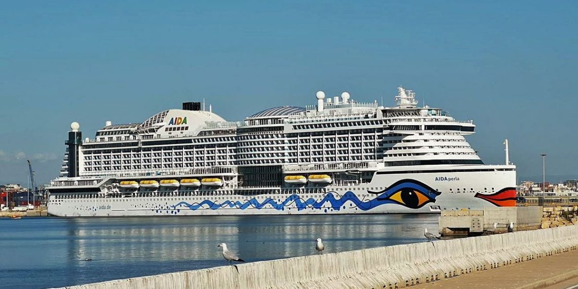 València recibe el segundo crucero desde el inicio de la pandemia | LEVANTE-EMV