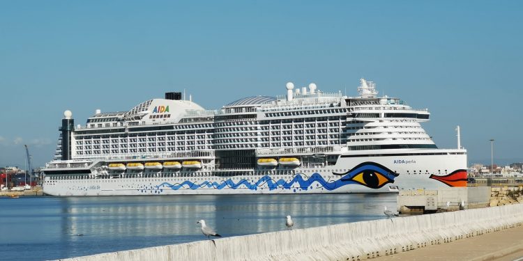 Valencia recibe la escala del AIDAPERLA, su segundo crucero tras el parón de 15 meses