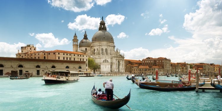 Venecia evita entrar en lista de patrimonio de la humanidad en peligro, está en la mira por exceso de turismo