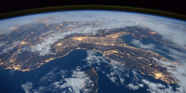 Viajes al espacio entre multimillonarios llama la atención de la ONU