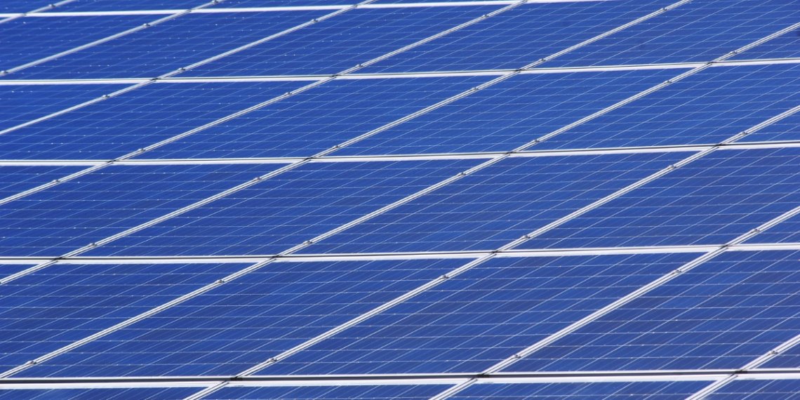 Vicky Foods instala paneles solares en su planta de Villalonga