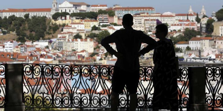 ¿Piensa viajar a Portugal? Estas son las nuevas medidas y restricciones que se implementarán ante récord de casos diarios de coronavirus