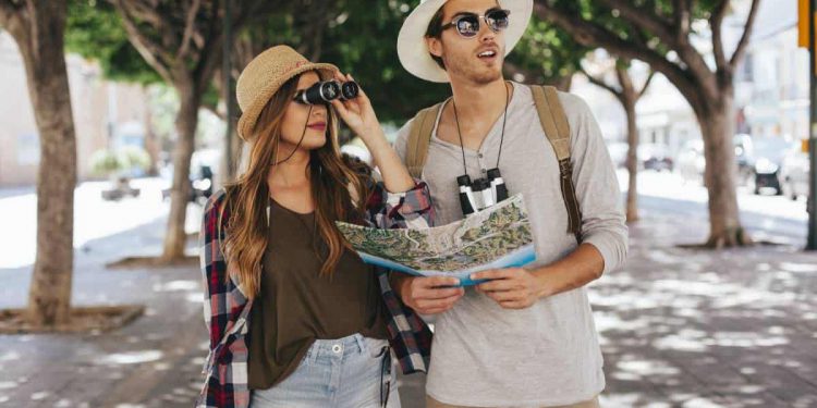 ¿Quiere viajar con su pareja? Consejos para no regresar endeudados