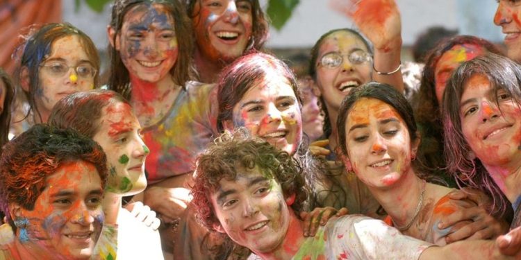 Viajes de egresados: 100.000 estudiantes esperan el visto bueno del gobierno