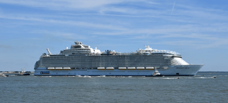 Crucero más grande del mundo realiza pruebas de mar