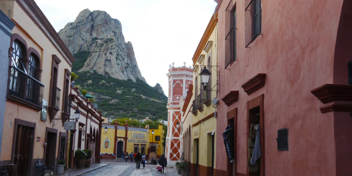 La Asociación Queretana de Hoteleros, A.C., te invita al Outlet de Verano 2021