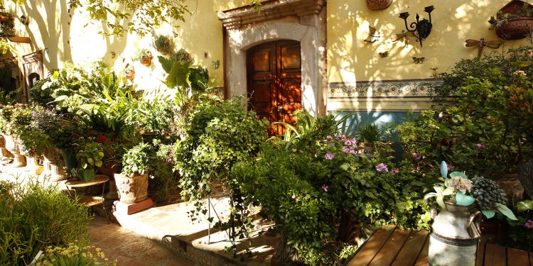 La Asociación Queretana de Hoteleros, A.C.de San Juan Del Rio, te invitamos al Outlet de Verano Excelentes opciones de hospedaje: