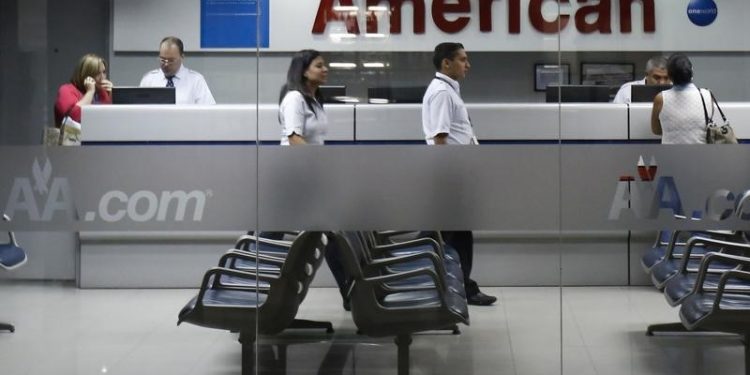 Acciones de aerolíneas y cruceros se debilitan por nuevos casos de Covid