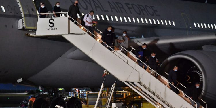 Afganistán: Seis personas que representan una ‘amenaza directa’ para el Reino Unido fueron detectadas entre los posibles evacuados